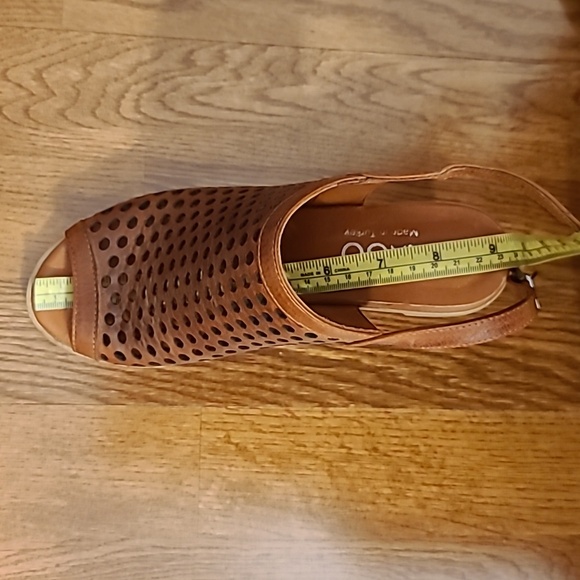 Mago Women's Brown Perforated Leather Peep Toe Heels Sandals ( US 6) - Picture 10 of 10